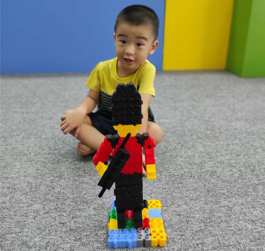 STEM OF THE WEEK: CẬU BÉ HOẠT BÁT – NGUYỄN HOÀNG NGUYÊN GIÁP ( 3.5 TUỔI )