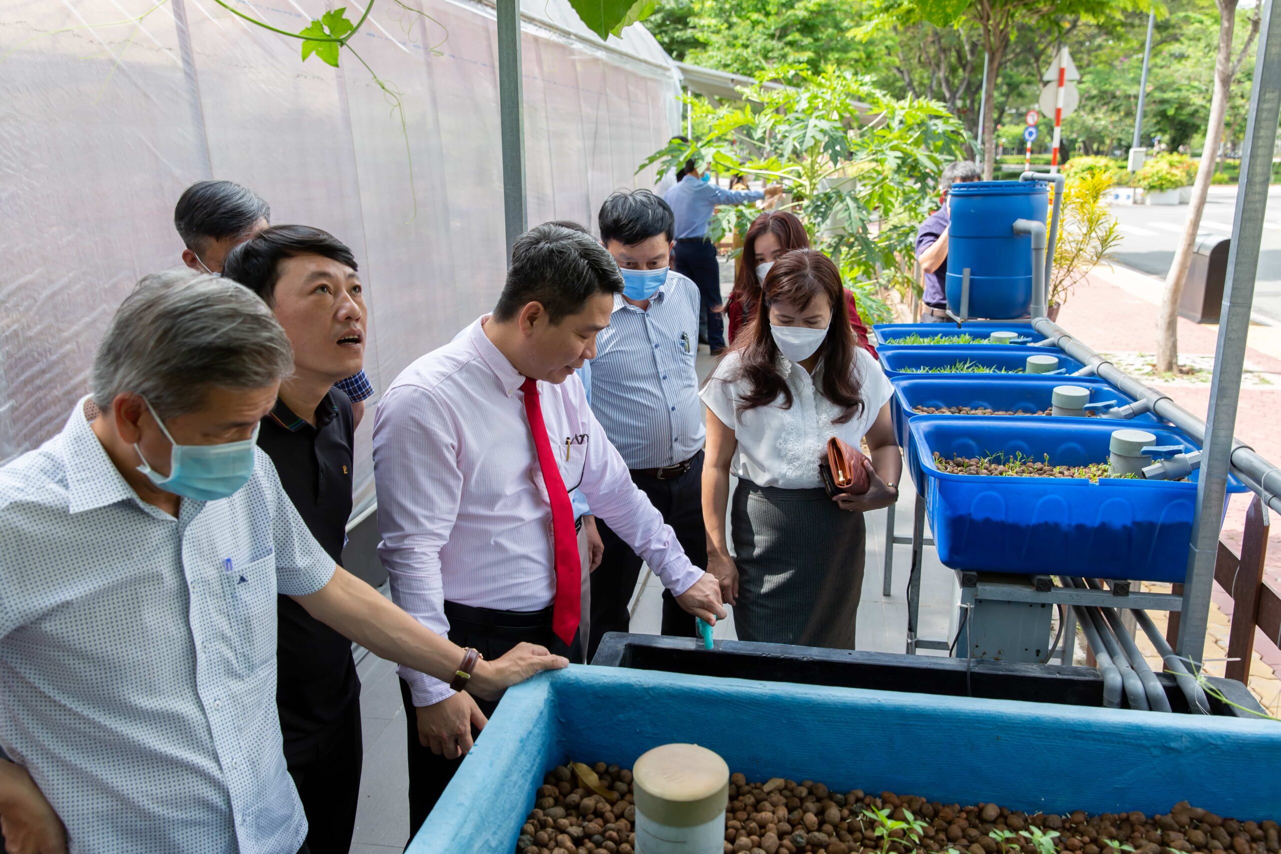 Đoàn tham quan steam garden