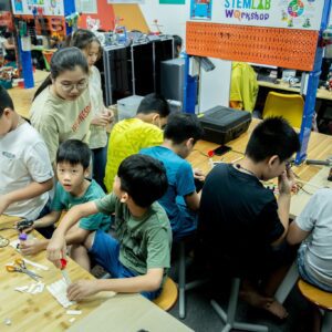 Hoạt động STEM: Chế tạo mô hình máy bắn đá và trải nghiệm một ngày làm nông dân thu hoạch bắp Hoạt động STEM: Chế tạo mô hình máy bắn đá và trải nghiệm một ngày làm nông dân thu hoạch bắp