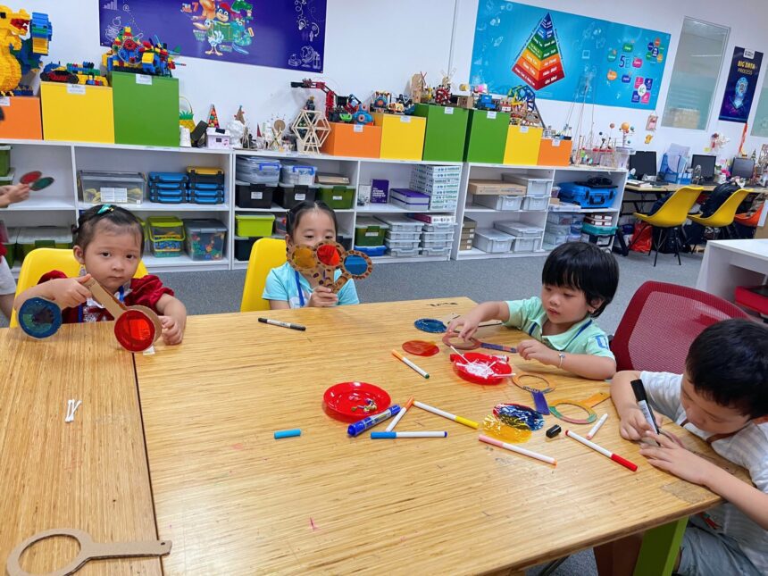 “THEO CHÂN” LỚP ST.KIN THAM GIA 1 NGÀY HOẠT ĐỘNG STEM TẠI STEAMZone “THEO CHÂN” LỚP ST.KIN THAM GIA 1 NGÀY HOẠT ĐỘNG STEM TẠI STEAMZone