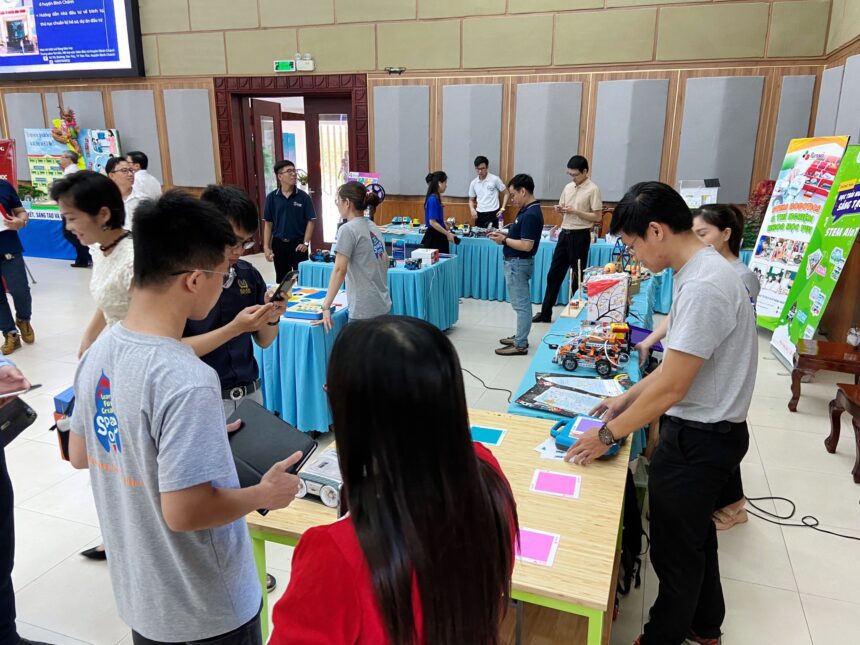 STEAMZONE ĐỒNG HÀNH CÙNG “HỘI NGHỊ XÚC TIẾN ĐẦU TƯ VỀ LĨNH VỰC GIÁO DỤC HUYỆN BÌNH CHÁNH NĂM 2022 – 2023” STEAMZONE ĐỒNG HÀNH CÙNG “HỘI NGHỊ XÚC TIẾN ĐẦU TƯ VỀ LĨNH VỰC GIÁO DỤC HUYỆN BÌNH CHÁNH NĂM 2022 – 2023”