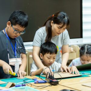 HOẠT ĐỘNG: CHẾ TẠO MÔ HÌNH ĐIỆN GIÓ – Trung tâm STEAMZone HOẠT ĐỘNG: CHẾ TẠO MÔ HÌNH ĐIỆN GIÓ – Trung tâm STEAMZone