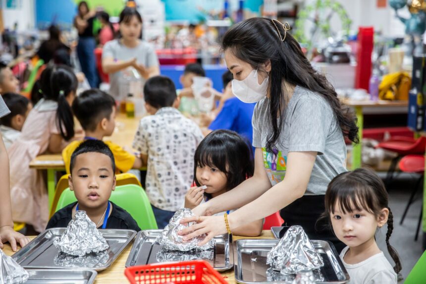 Hoạt động “Núi lửa phun trào” – Trải nghiệm khoa học thú vị tại STEAMZone