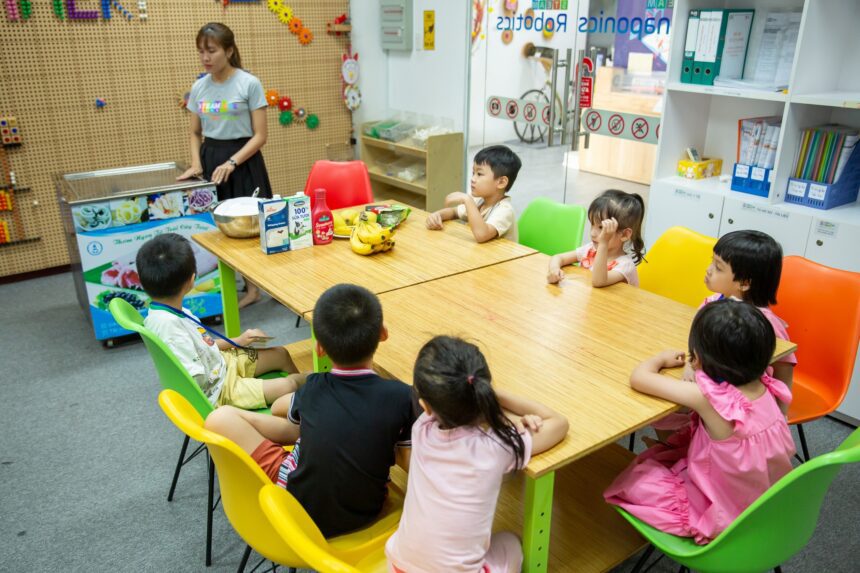 Trải nghiệm hoạt động STEM Mầm non tại Trung tâm STEAMZone: Bé làm kem cuộn Trải nghiệm hoạt động STEM Mầm non tại Trung tâm STEAMZone: Bé làm kem cuộn