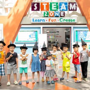 Bé làm Mũ Phù Thủy tại STEAMZone: Một Halloween Đáng Nhớ Bé làm Mũ Phù Thủy tại STEAMZone: Một Halloween Đáng Nhớ