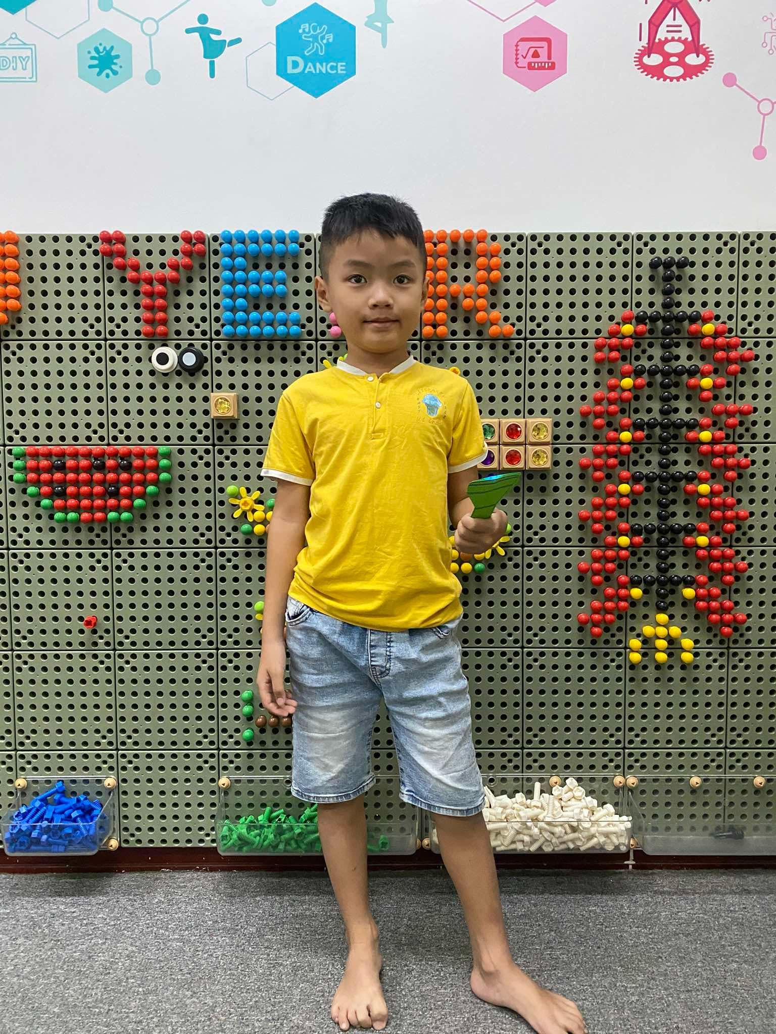 Hãy để trẻ tự tay chế tạo ánh sáng cho chính mình