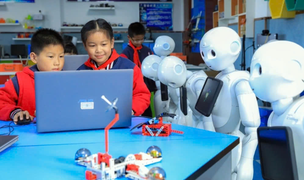 Theo nghiên cứu của Brookings Institution, đến năm 2035, khoảng 70% công việc tại Mỹ sẽ cần đến hiểu biết về AI hoặc các kỹ năng số nâng cao. Ảnh minh họa