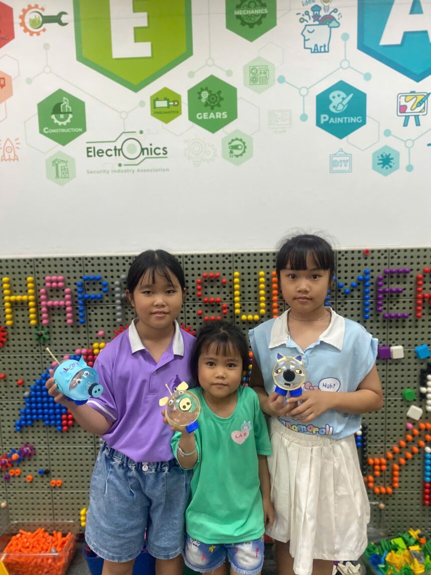 Thiết kế heo đất từ vật liệu tái chế – Hoạt động STEAM ý nghĩa cho trẻ mầm non Thiết kế heo đất từ vật liệu tái chế – Hoạt động STEAM ý nghĩa cho trẻ mầm non