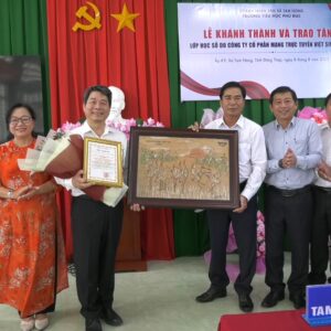 Bàn giao lớp học số cho trường Tiểu học Phú Đức, Xã Tam Nông
