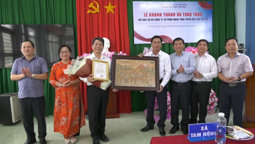 Bàn giao lớp học số cho trường Tiểu học Phú Đức, Xã Tam Nông Bàn giao lớp học số cho trường Tiểu học Phú Đức, Xã Tam Nông