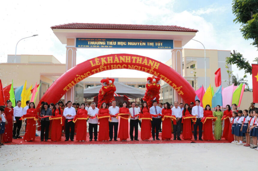 Khánh thành Trường Tiểu học Nguyễn Thị Tốt và Tỉnh ủy Đồng Tháp trao tặng phòng thực hành giáo dục STEM Khánh thành Trường Tiểu học Nguyễn Thị Tốt và Tỉnh ủy Đồng Tháp trao tặng phòng thực hành giáo dục STEM