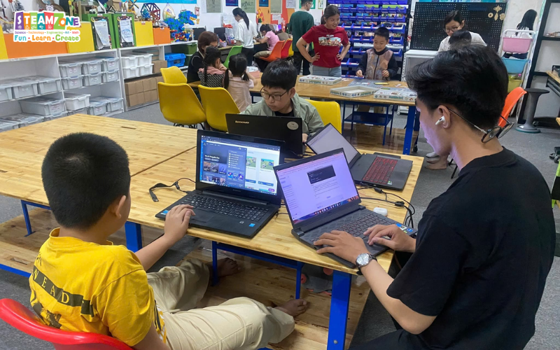 Khám phá ngay Khóa học lập trình robot ảo CoderZ