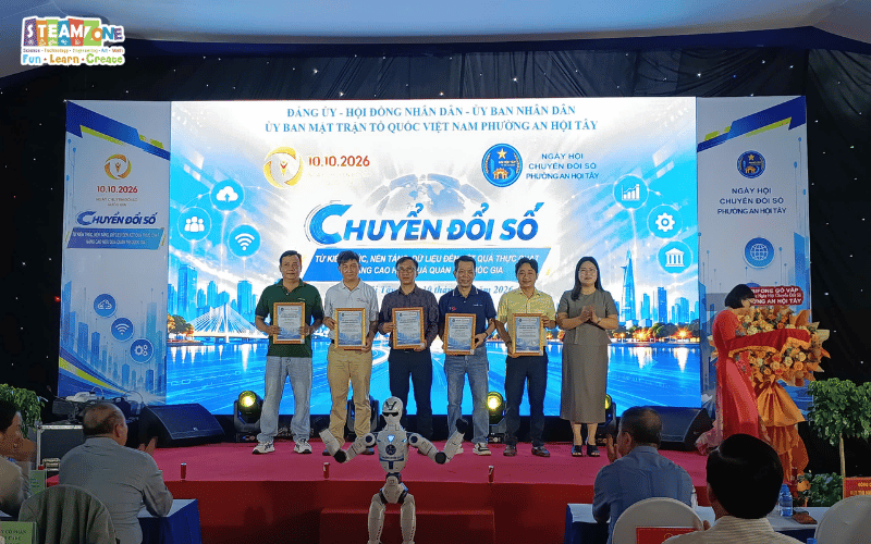 Phường tặng bằng khen cho các doanh nghiệp tham gia Ngày hội chuyển đổi số 2026 tại phường An Hội Tây